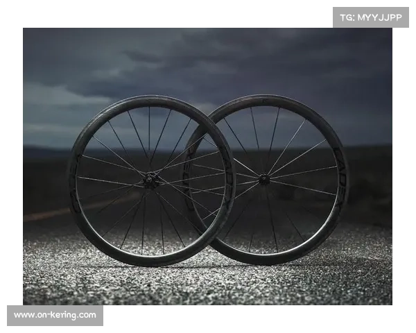 无钩轮圈争议持续,部分品牌转向“迷你钩”设计